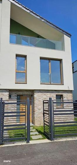 Casă cu 4 camere cu Teren 232 Mp în Gheorgheni