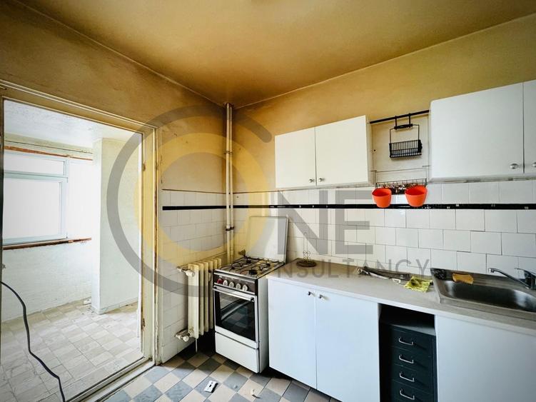 Apartament cu 3 camere semidecomandat în Pantelimon