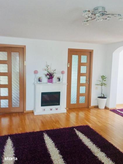 Casă cu 8 camere cu Teren 4600 Mp în Vlădeni