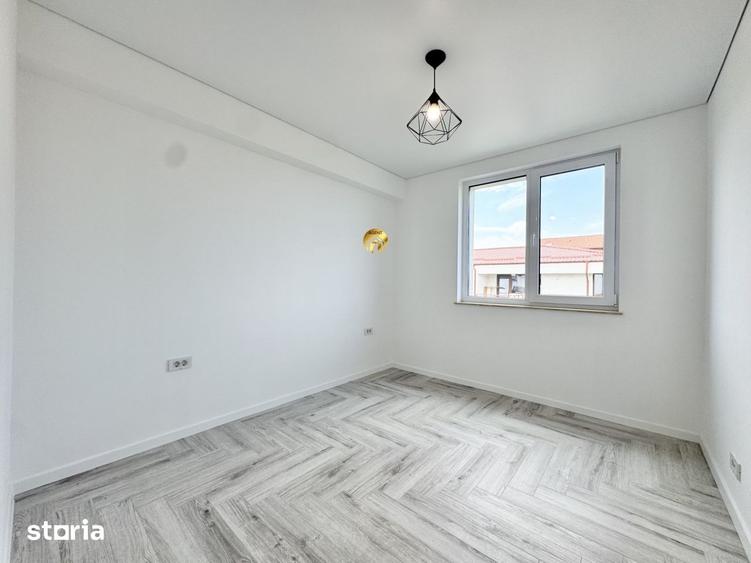 Casă cu 4 camere cu Teren 175 Mp în Odăi