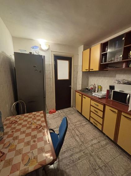 Apartament cu 3 camere decomandat, mobilat în Gorjului