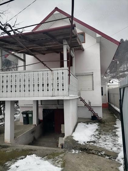 Casă cu 3 camere în Central