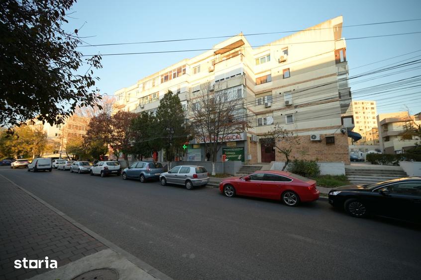 Apartament cu 4 camere decomandat în Delfinariu