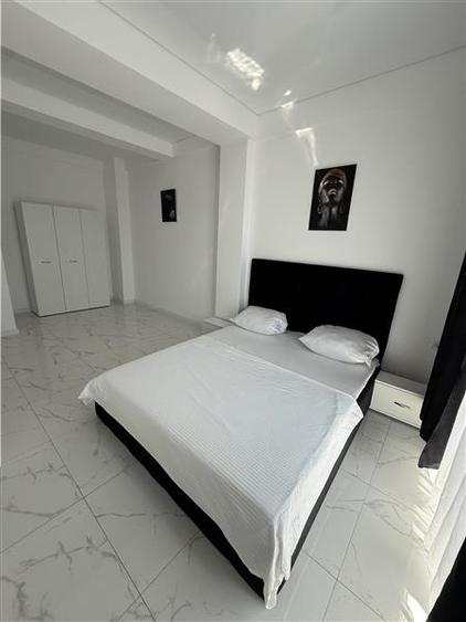 Apartament cu 5 camere decomandat, mobilat în Nord