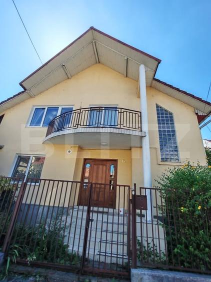 Casă individuală cu 6 camere cu Canalizare în Central
