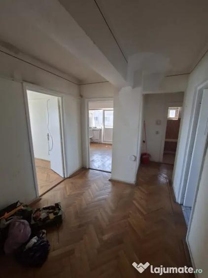 Apartament cu 4 camere decomandat în Lăpuș Argeș
