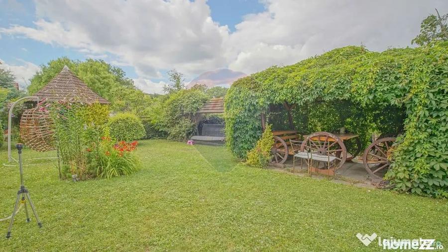 Casă cu 7 camere cu Teren 800 Mp în Purcăreni