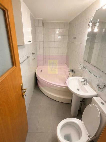 Apartament vanzare 3 camere Decebal - 5
