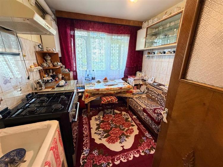 Apartament cu 3 camere decomandat în Alexandru cel Bun