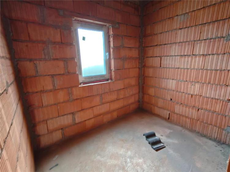 Duplex cu 4 camere cu Canalizare în Moșnița Nouă