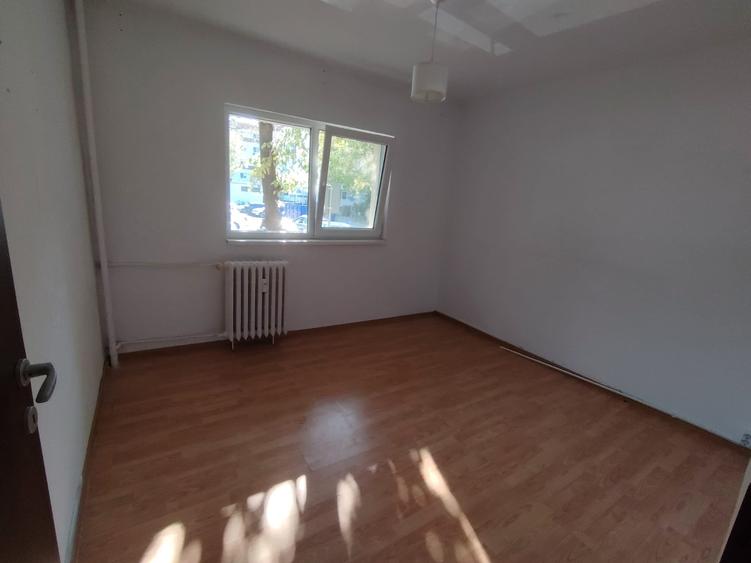 Apartament cu 2 camere semidecomandat în Berceni