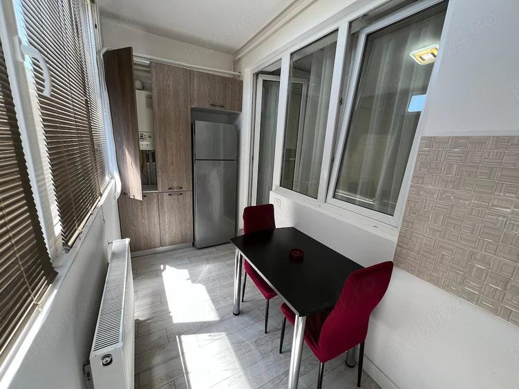 Apartament cu 2 camere decomandat în 1 Decembrie