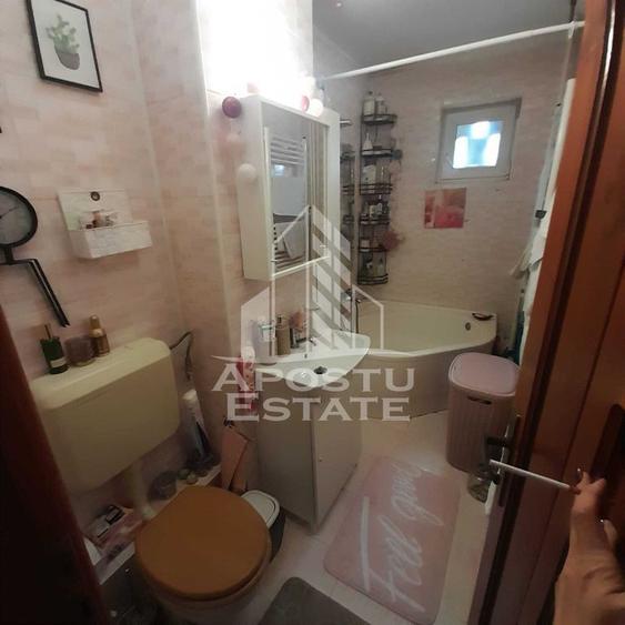 Apartament cu 2 camere semidecomandat, mobilat în Dâmbovița