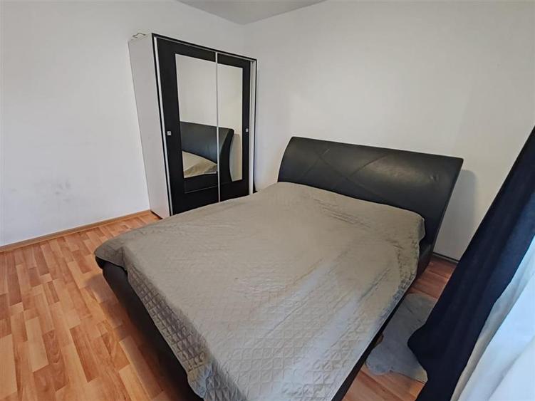 Apartament cu 3 camere decomandat, mobilat în Brașovul Vechi