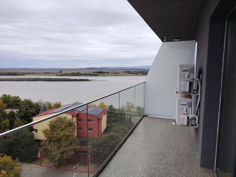 Apartament cu 3 camere decomandat în Faleză