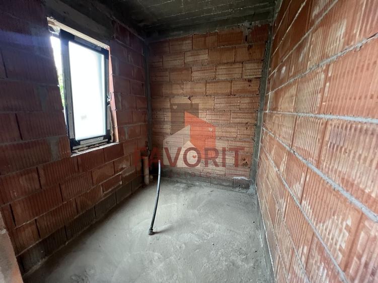 Duplex cu 4 camere cu Canalizare în Giroc