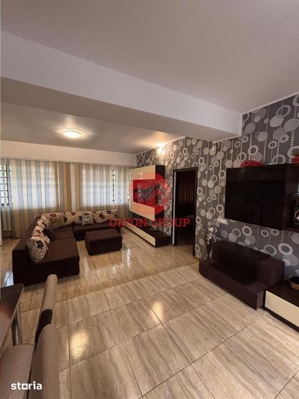 Casă cu 8 camere cu Teren 200 Mp în Central