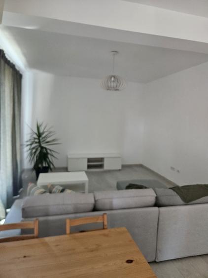 Apartament cu 3 camere în Dumbrăvița