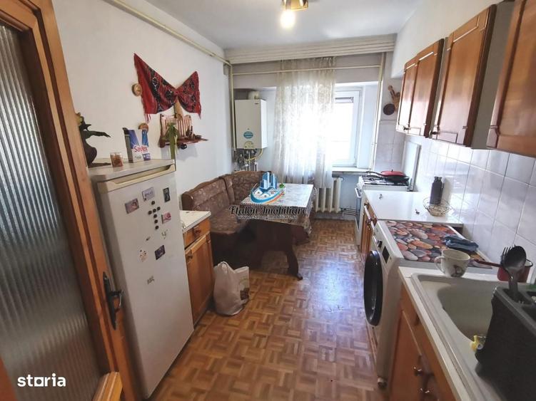 Apartament cu 2 camere decomandat în Vest
