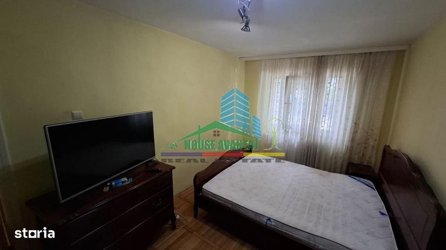 Apartament cu 4 camere decomandat în Central