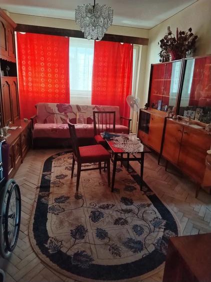 Apartament cu 3 camere semidecomandat în Gării