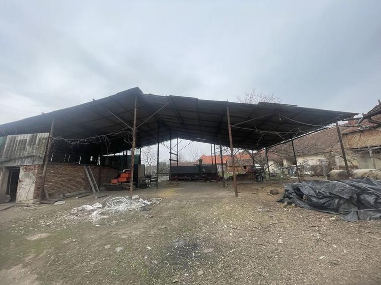 Casă cu 4 camere în Buteni