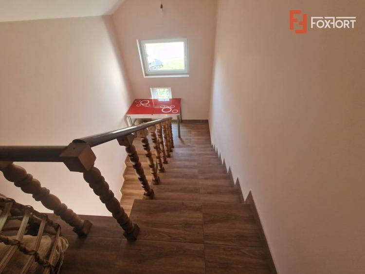 Casă individuală cu 7 camere cu Canalizare în Ultracentral