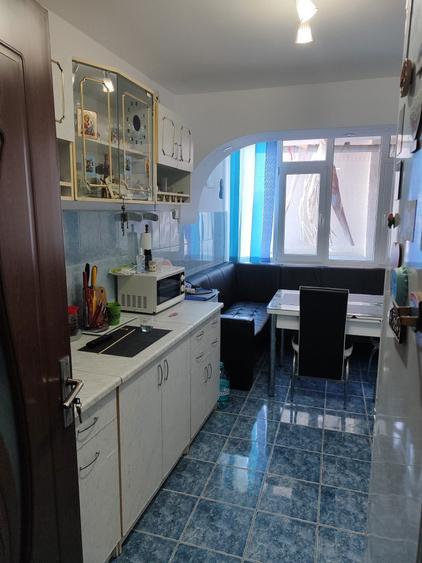 Apartament cu 3 camere decomandat în Traian
