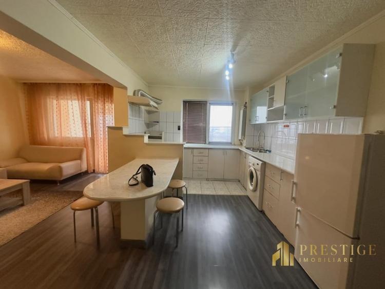Apartament cu 3 camere decomandat, mobilat în Nufărul