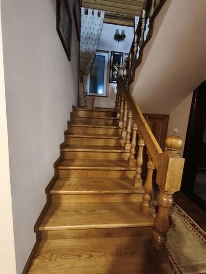 Casă individuală cu 5 camere cu Canalizare în Central