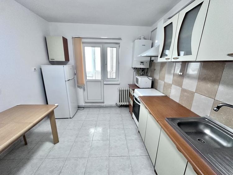 Apartament cu 2 camere decomandat, mobilat în Cetate
