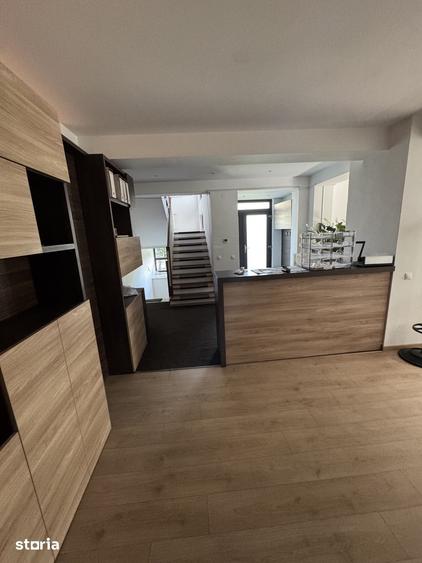 Casă cu 5 camere cu Teren 300 Mp în Rudului