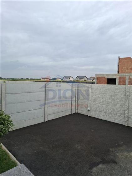 Casă individuală cu 3 camere cu Canalizare în Domnești