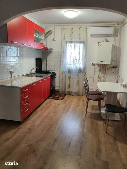 Apartament cu 3 camere decomandat în Micro 3