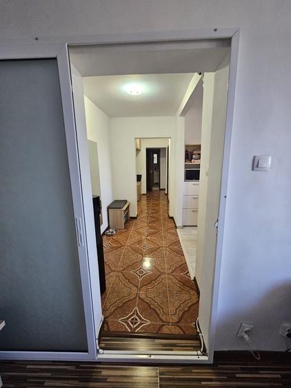 Apartament cu 4 camere semidecomandat în Central