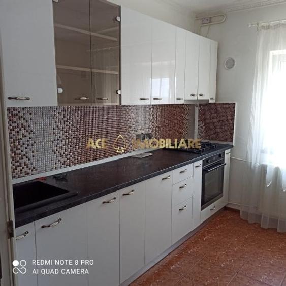 Apartament cu 3 camere decomandat, mobilat în Vitan