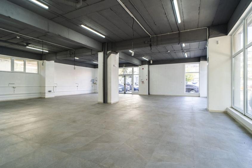 Spațiu comercial, de 280 mp, în Militari