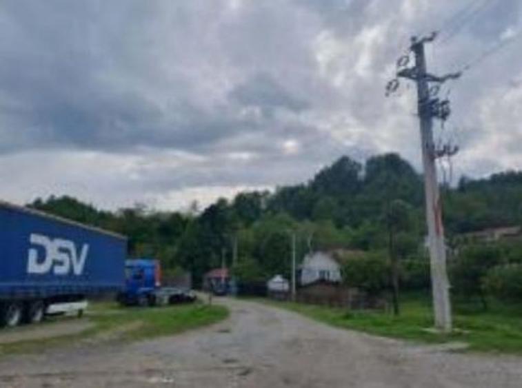 Casă cu 1 camere cu Teren 290 Mp în Petros