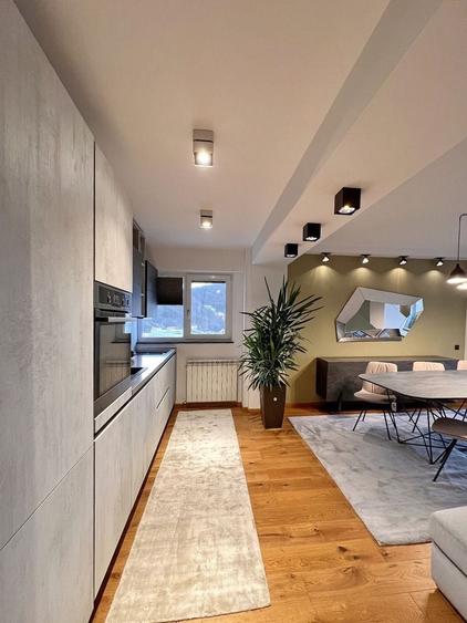 Apartament cu 3 camere decomandat, mobilat în Centrul Civic