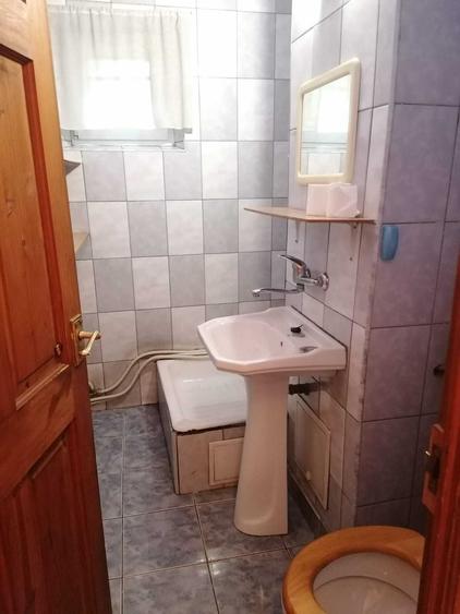 Inchiriez o camera cu baie proprie - 5