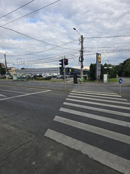 Apartament cu 3 camere decomandat în Medicină