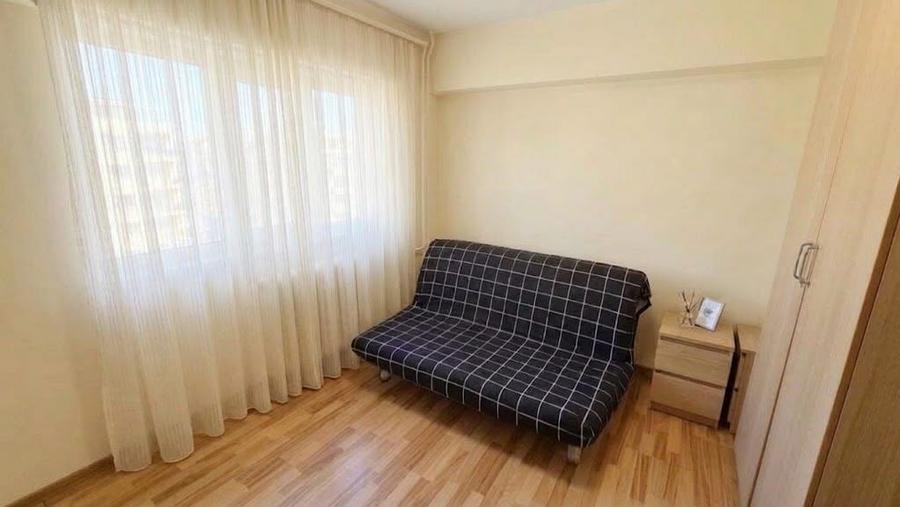 Apartament cu 3 camere semidecomandat, mobilat în P-ța Rosetti