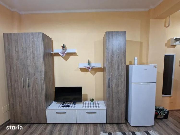 Garsonieră decomandată în Universitate