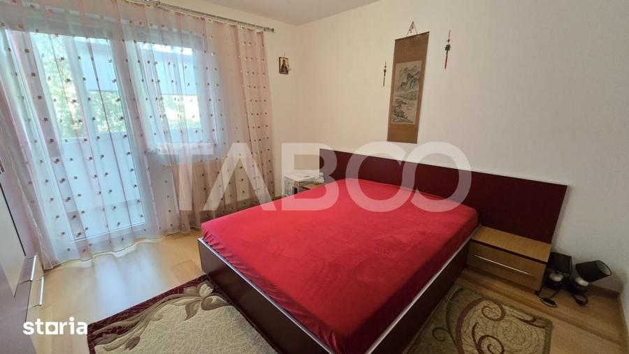 Apartament cu 3 camere decomandat în Est