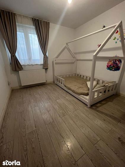 Casă cu 5 camere cu Teren 500 Mp în Săbăreni