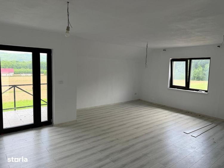 Casă cu 4 camere cu Teren 200 Mp în Dărmănești