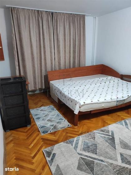 Apartament cu 4 camere decomandat în Lipovei