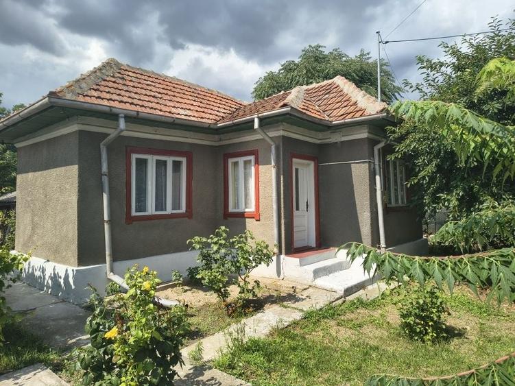 Casă cu 4 camere în Adâncata
