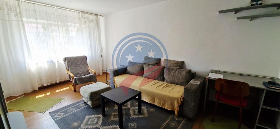 Apartament cu 3 camere decomandat, mobilat în Lăpuș Argeș