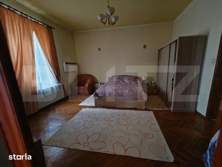 Casă cu 5 camere semidecomandat cu Teren 473 Mp în Ultracentral